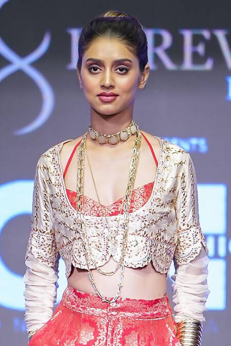 Pallavi Jaipur_Red Brocade, Linen Gota Patti, Embroidery Sweetheart Neck Koti With Pant Set _Online_at_Aza_Fashions