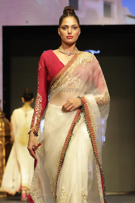 Shop Pallavi Jaipur Off White Organza, Crepe Queen Border Work Saree With Beetroot Ruched Blouse at Aza Fashions Shop_Pallavi Jaipur_Off White Organza, Crepe Queen Border Work Saree With Beetroot Ruched Blouse _at_Aza_Fashions