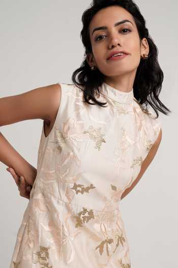MADDER MUCH Pink Handloom Cotton, Chanderi Silk Polly Floral Resham Kurta Pant Set Online at Aza Fashions MADDER MUCH_Pink Handloom Cotton, Chanderi Silk Polly Floral Resham Kurta Pant Set _Online_at_Aza_Fashions