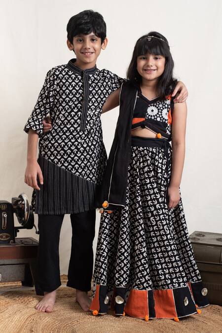 Buy_Plumcheeks_Black Cotton Embroidery Syahi Printed And Kurta Set