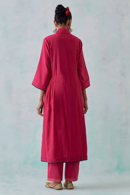 Shop Priya Chaudhary Pink Chanderi Embroidery Shawl Neck Plumeria Front Slit Kurta at Aza Fashions Shop_Priya Chaudhary_Pink Chanderi Embroidery Shawl Neck Plumeria Front Slit Kurta _at_Aza_Fashions
