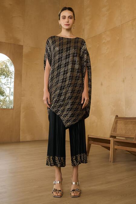 Pleats By Aruni_Black Polyester Boat Neck Metallic Chequered Kurta With Culottes_Online_at_Aza_Fashions