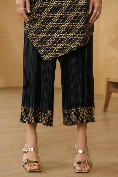 Buy_Pleats By Aruni_Black Polyester Boat Neck Metallic Chequered Kurta With Culottes_Online_at_Aza_Fashions