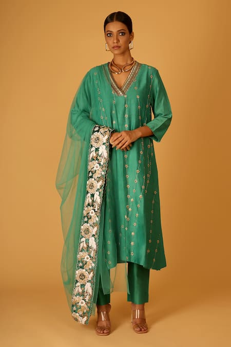 SAKSHAM & NEHARICKA Green Chanderi Hand Embroidery Floral V Neck Heena Kurta Pant Set 