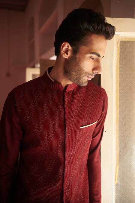 Buy Philocaly Maroon Cotton, Silk Embroidery Thread Bundi Buy_Philocaly_Maroon Cotton, Silk Embroidery Thread Bundi