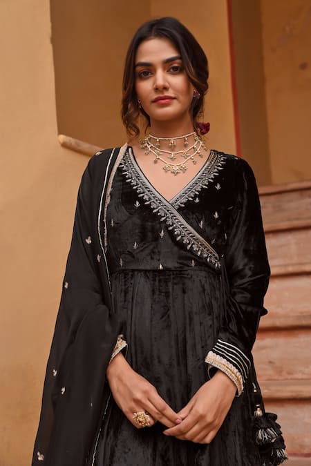Shop Karaj Jaipur Black Velvet, Chanderi, Organza Sequins, Cut Work, Plume Leaf Anarkali Set Online at Aza Fashions Shop_Karaj Jaipur_Black Velvet, Chanderi, Organza Sequins, Cut Work, Plume Leaf Anarkali Set _Online_at_Aza_Fashions