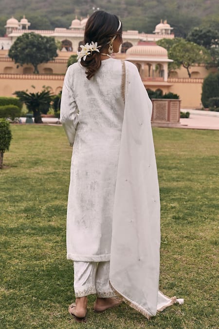 Shop Karaj Jaipur White Velvet, Organza Embroidery, Lace Round Neck Ditsy Fleur Kurta Pant Set at Aza Fashions Shop_Karaj Jaipur_White Velvet, Organza Embroidery, Lace Round Neck Ditsy Fleur Kurta Pant Set _at_Aza_Fashions