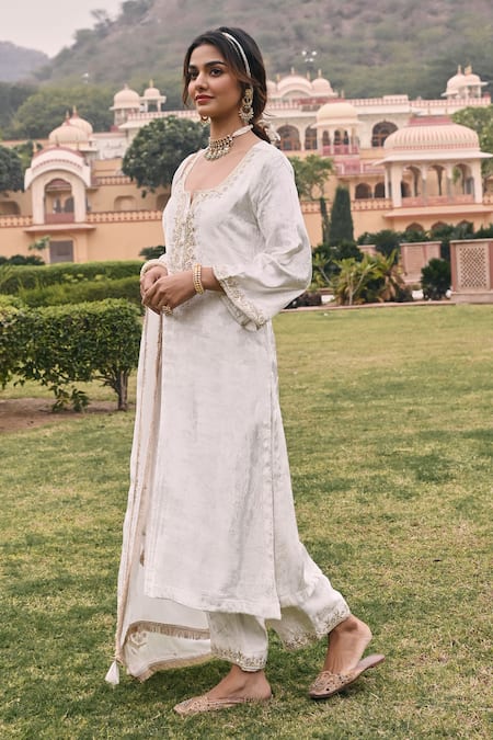 Shop Karaj Jaipur White Velvet, Organza Embroidery, Lace Round Neck Ditsy Fleur Kurta Pant Set Online at Aza Fashions Shop_Karaj Jaipur_White Velvet, Organza Embroidery, Lace Round Neck Ditsy Fleur Kurta Pant Set _Online_at_Aza_Fashions
