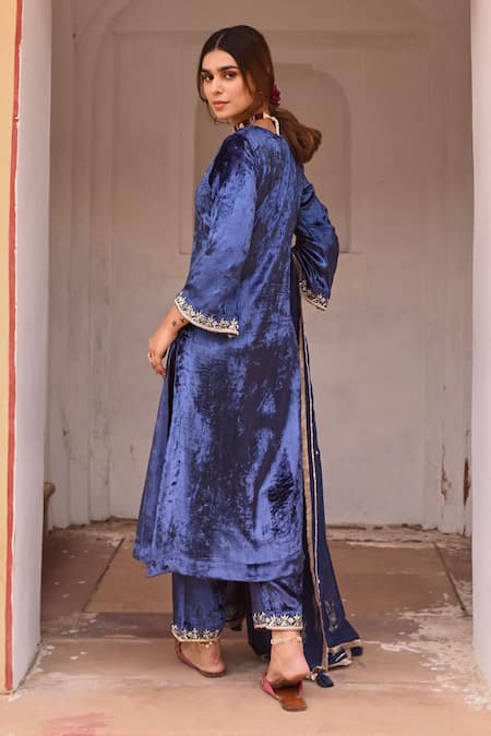 Karaj Jaipur Blue Velvet, Organza Embroidery Round Neck Iris Fleur Kurta Pant Set Online at Aza Fashions Karaj Jaipur_Blue Velvet, Organza Embroidery Round Neck Iris Fleur Kurta Pant Set _Online_at_Aza_Fashions