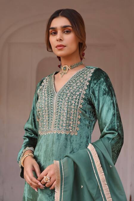 Buy Karaj Jaipur Green Velvet, Organza Sequins, Gardenia Yoke Embroidered Short Kurta Pant Set Buy_Karaj Jaipur_Green Velvet, Organza Sequins, Gardenia Yoke Embroidered Short Kurta Pant Set