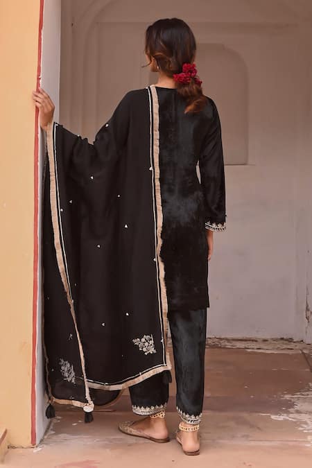 Karaj Jaipur Gardenia Yoke Embroidered Short Kurta Pant Set 