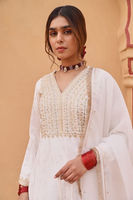 Karaj Jaipur White Velvet, Organza Lily Gardenia Yoke Embroidered Short Kurta Pant Set Online at Aza Fashions Karaj Jaipur_White Velvet, Organza Lily Gardenia Yoke Embroidered Short Kurta Pant Set _Online_at_Aza_Fashions