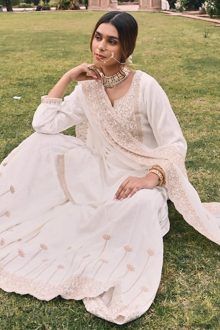 Karaj Jaipur_White Velvet, Chiffon Embroidery, Diamonds Lily Bahar Dori Kurta Sharara Set _at_Aza_Fashions