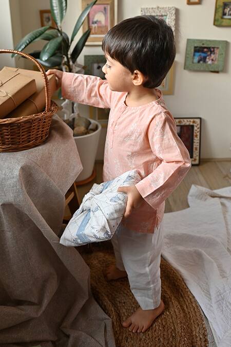 Shop_Love The World Today_Pink Cotton Embroidery Reindeer Print Kurta With Pyjama