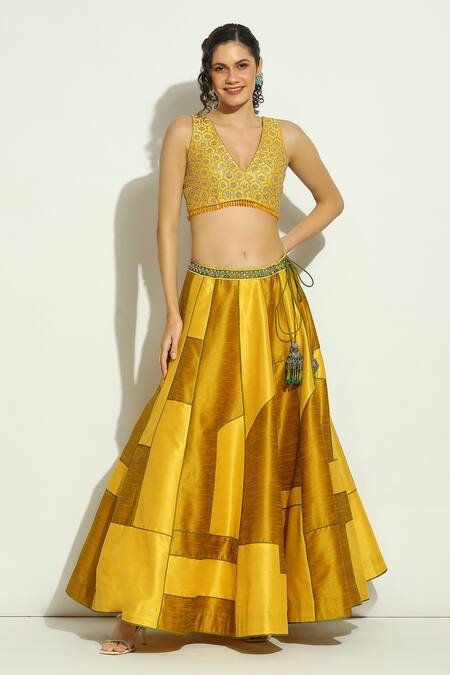 Shop_Vandana Sethi_Yellow Silk Crystals, Mirrors, Embroidery V-neck Geometric Pattern Lehenga Set _Online_at_Aza_Fashions
