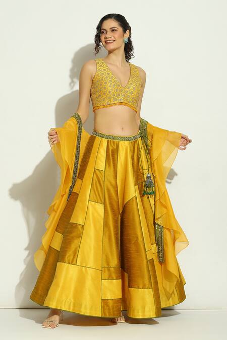 Vandana Sethi_Yellow Silk Crystals, Mirrors, Embroidery V-neck Geometric Pattern Lehenga Set _at_Aza_Fashions