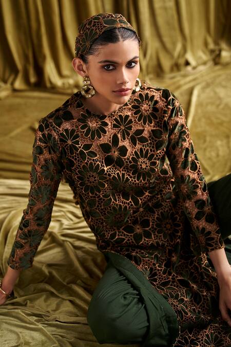 Qala Clothing Green Velvet, Cotton Satin Embroidery Round Neck Tasha Floral Kurta With Pant Online at Aza Fashions Qala Clothing_Green Velvet, Cotton Satin Embroidery Round Neck Tasha Floral Kurta With Pant _Online_at_Aza_Fashions