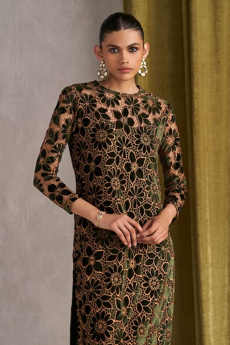 Buy Qala Clothing Green Velvet, Cotton Satin Embroidery Round Neck Tasha Floral Kurta With Pant Online at Aza Fashions Buy_Qala Clothing_Green Velvet, Cotton Satin Embroidery Round Neck Tasha Floral Kurta With Pant _Online_at_Aza_Fashions
