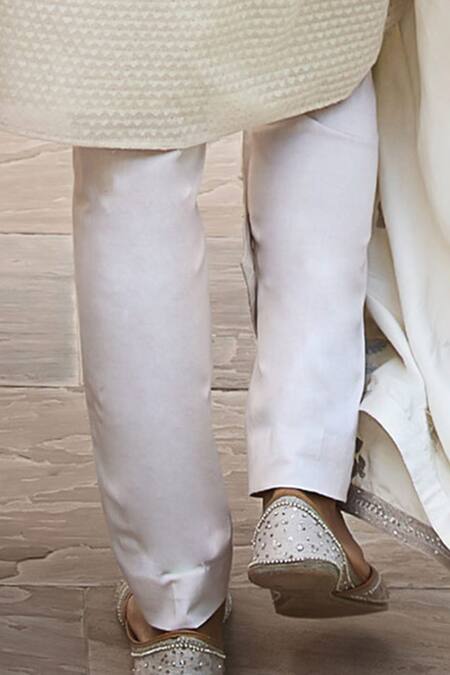 Matsya_Ivory Jacquard Handwoven Geometric Pattern Saada Handloom Kurta Set _at_Aza_Fashions