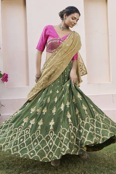 Shop Naaz By Noor Green Chanderi, Tissue Sequins, Embroidery V-neck Lehenga Set Shop_Naaz By Noor_Green Chanderi, Tissue Sequins, Embroidery V-neck Lehenga Set