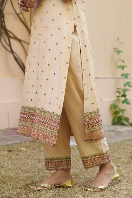 Different Ways to Accessorize with Kurta Pants for Women - Swasti Clothing