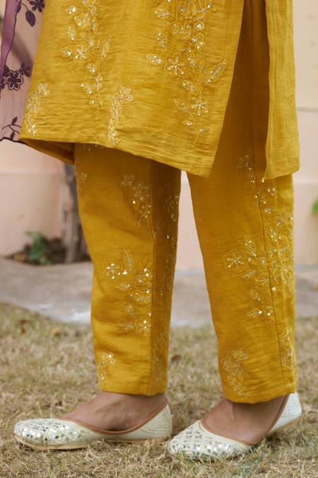 Naaz By Noor_Yellow Chanderi, Organza Sequins, Embroidery Round Neck Work Kurta Set _Online_at_Aza_Fashions