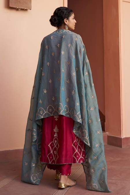 Naaz By Noor Magenta Chanderi, Tissue Pearls, Sequins Round Flower Embroidered Anarkali Set Online at Aza Fashions Naaz By Noor_Magenta Chanderi, Tissue Pearls, Sequins Round Flower Embroidered Anarkali Set _Online_at_Aza_Fashions