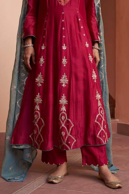 Naaz By Noor Magenta Chanderi, Tissue Pearls, Sequins Round Flower Embroidered Anarkali Set at Aza Fashions Naaz By Noor_Magenta Chanderi, Tissue Pearls, Sequins Round Flower Embroidered Anarkali Set _at_Aza_Fashions