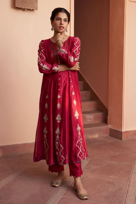 Shop Naaz By Noor Magenta Chanderi, Tissue Pearls, Sequins Round Flower Embroidered Anarkali Set Shop_Naaz By Noor_Magenta Chanderi, Tissue Pearls, Sequins Round Flower Embroidered Anarkali Set