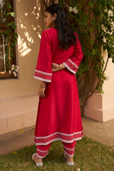 Shop Naaz By Noor Red Chanderi, Organza Embroidery Round Neck Thread A-line Kurta Set at Aza Fashions Shop_Naaz By Noor_Red Chanderi, Organza Embroidery Round Neck Thread A-line Kurta Set _at_Aza_Fashions