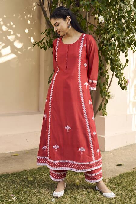 Naaz By Noor Red Chanderi, Organza Embroidery Round Neck Thread A-line Kurta Set Online at Aza Fashions Naaz By Noor_Red Chanderi, Organza Embroidery Round Neck Thread A-line Kurta Set _Online_at_Aza_Fashions