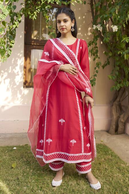 Buy Naaz By Noor Red Chanderi, Organza Embroidery Round Neck Thread A-line Kurta Set Buy_Naaz By Noor_Red Chanderi, Organza Embroidery Round Neck Thread A-line Kurta Set