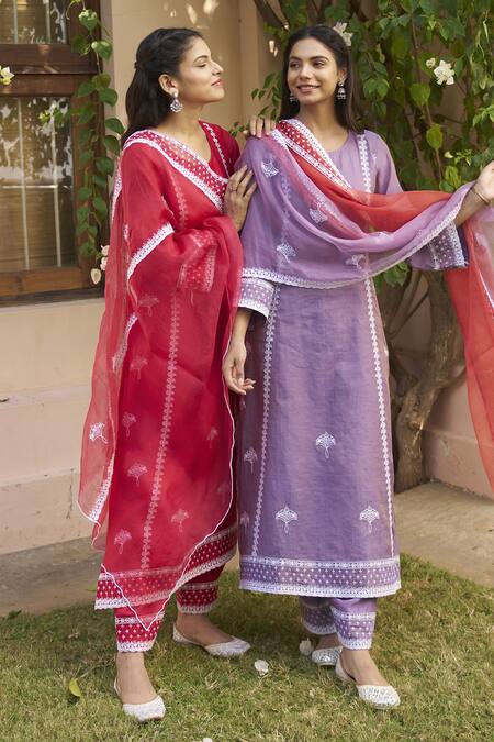 Shop Naaz By Noor Red Chanderi, Organza Embroidery Round Neck Thread A-line Kurta Set Shop_Naaz By Noor_Red Chanderi, Organza Embroidery Round Neck Thread A-line Kurta Set