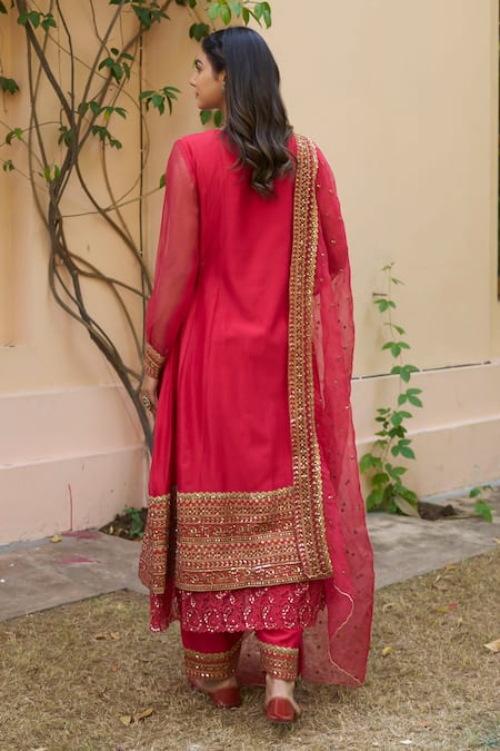 Shop Naaz By Noor Red Chanderi, Organza Sequins, Embroidery Scoop Neck Border Kurta Set at Aza Fashions Shop_Naaz By Noor_Red Chanderi, Organza Sequins, Embroidery Scoop Neck Border Kurta Set _at_Aza_Fashions