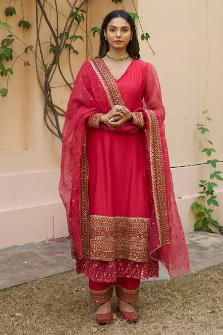 Naaz By Noor Red Chanderi, Organza Sequins, Embroidery Scoop Neck Border Kurta Set Online at Aza Fashions Naaz By Noor_Red Chanderi, Organza Sequins, Embroidery Scoop Neck Border Kurta Set _Online_at_Aza_Fashions