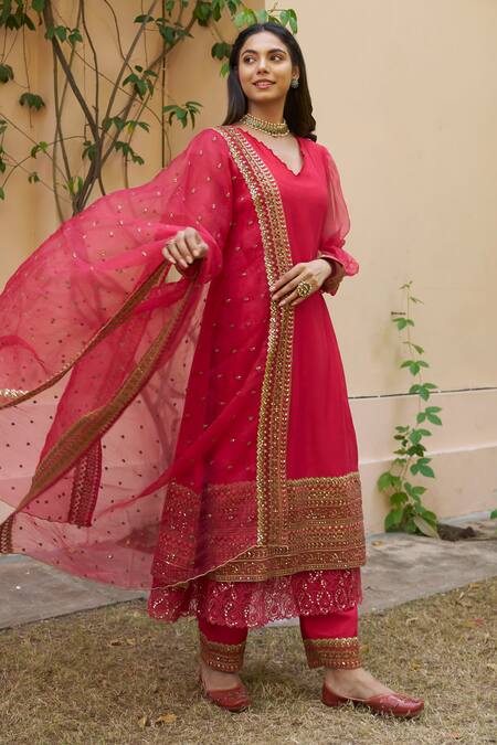 Buy Naaz By Noor Red Chanderi, Organza Sequins, Embroidery Scoop Neck Border Kurta Set Buy_Naaz By Noor_Red Chanderi, Organza Sequins, Embroidery Scoop Neck Border Kurta Set