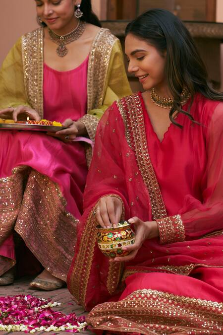 Shop Naaz By Noor Red Chanderi, Organza Sequins, Embroidery Scoop Neck Border Kurta Set Shop_Naaz By Noor_Red Chanderi, Organza Sequins, Embroidery Scoop Neck Border Kurta Set