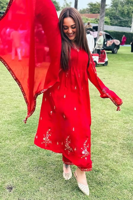 Punit Balana Red Silk, Organza Embroidery, Patchwork V-neck Surkh Lal Patra Kurta Pant Set Online at Aza Fashions Punit Balana_Red Silk, Organza Embroidery, Patchwork V-neck Surkh Lal Patra Kurta Pant Set _Online_at_Aza_Fashions