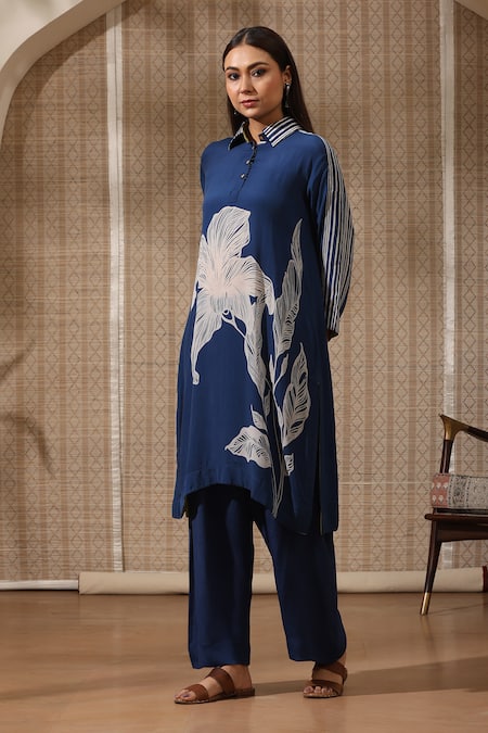Shop Rekha Agra Blue Crepe Collared Lily Bloom Print Kurta With Pant Online at Aza Fashions Shop_Rekha Agra_Blue Crepe Collared Lily Bloom Print Kurta With Pant _Online_at_Aza_Fashions