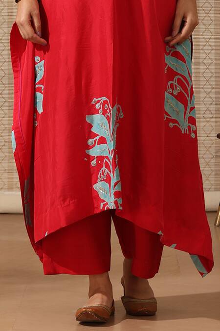 Rekha Agra_Red Silk Embroidery V-neck Amaryllis Print Embellished Kaftan With Pant _at_Aza_Fashions
