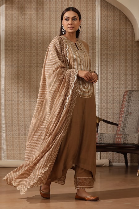 Buy_Rekha Agra_Beige Chanderi Sequins, Gota Patti, Embroidery Round And Yoke Kurta Pant Set _Online_at_Aza_Fashions