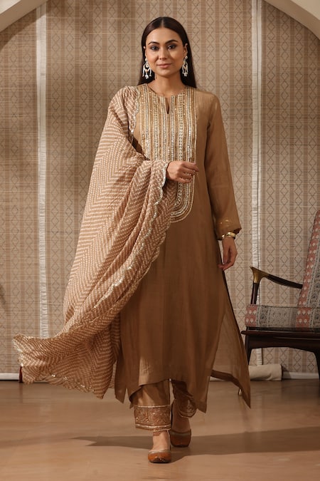 Buy_Rekha Agra_Beige Chanderi Sequins, Gota Patti, Embroidery Round And Yoke Kurta Pant Set 