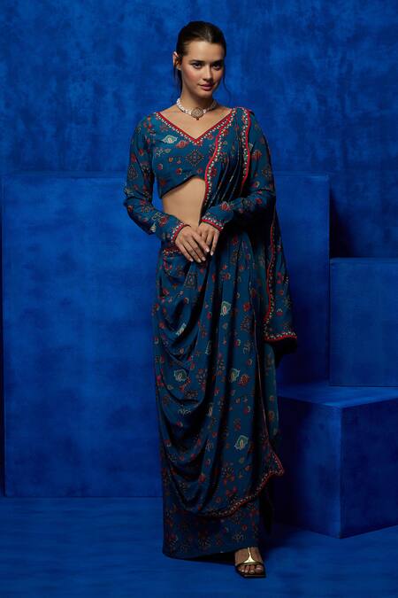 Nautanky_Green Crepe Embroidery V-neck Tapestry Print Pre-draped Saree With Blouse _Online_at_Aza_Fashions