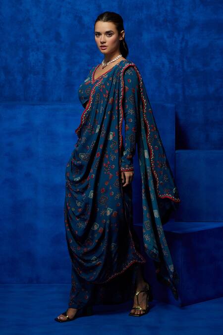 Buy_Nautanky_Green Crepe Embroidery V-neck Tapestry Print Pre-draped Saree With Blouse _Online_at_Aza_Fashions