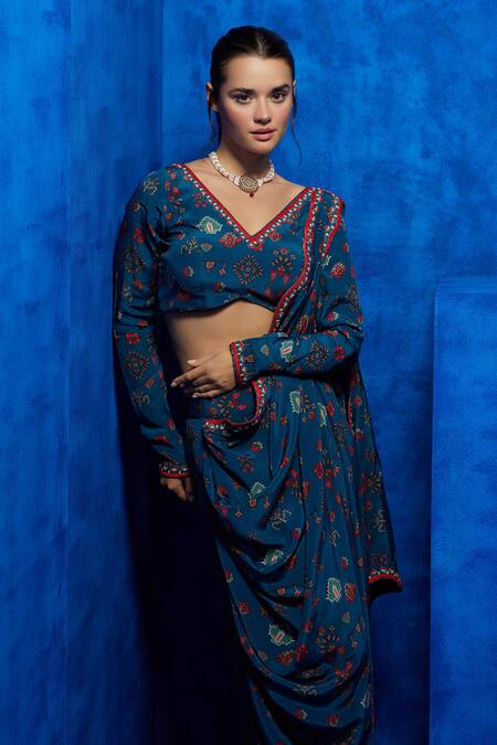 Buy_Nautanky_Green Crepe Embroidery V-neck Tapestry Print Pre-draped Saree With Blouse 