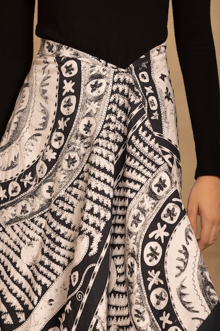 Reena Sharma White Cotton Nikita Abstract Print Skirt at Aza Fashions Reena Sharma_White Cotton Nikita Abstract Print Skirt _at_Aza_Fashions