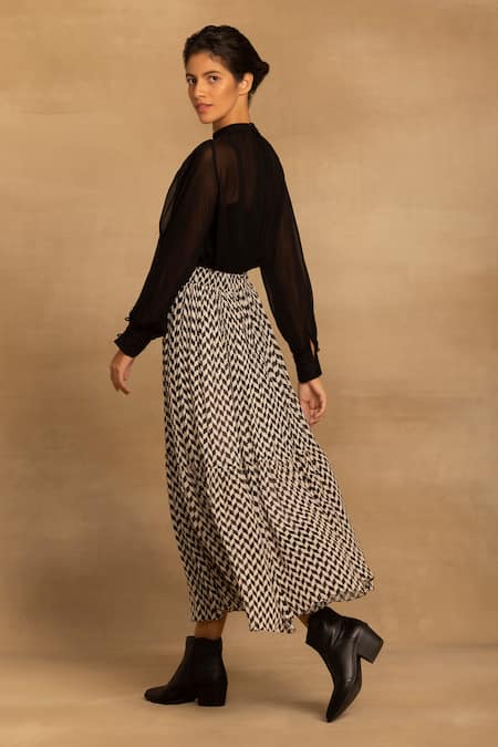 Reena Sharma_White Viscose, Georgette Nikita Chevron Print Skirt _at_Aza_Fashions