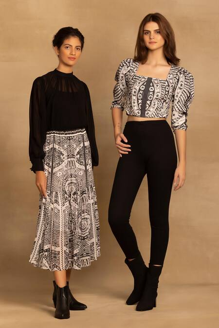 Reena Sharma_White Cotton Square Neck Nikita Abstract Print Crop Top _Online_at_Aza_Fashions