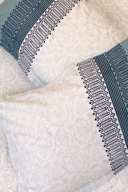 Design Gaatha Off White 100% Cotton Duck Print Lotus Bloom Bed Cover Set Online at Aza Fashions Design Gaatha_Off White 100% Cotton Duck Print Lotus Bloom Bed Cover Set_Online_at_Aza_Fashions