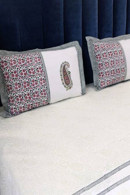 Shop Design Gaatha White 100% Cotton, 20s Sheeting Print Hand Block Bed Cover Set at Aza Fashions Shop_Design Gaatha_White 100% Cotton, 20s Sheeting Print Hand Block Bed Cover Set_at_Aza_Fashions